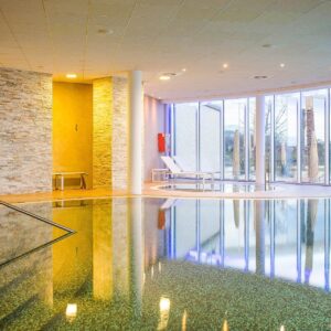 Maďarsko: MJUS Resort & Thermal Park **** s vlastními termály (1 800 m²), wellness a saunami + polopenze