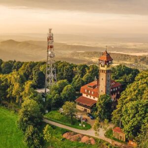 Podkrkonoší: Pobyt na vrchu Tábor s Tichánkovou rozhlednou v Hotelu Vyhlídka s polopenzí a vyžitím pro děti
