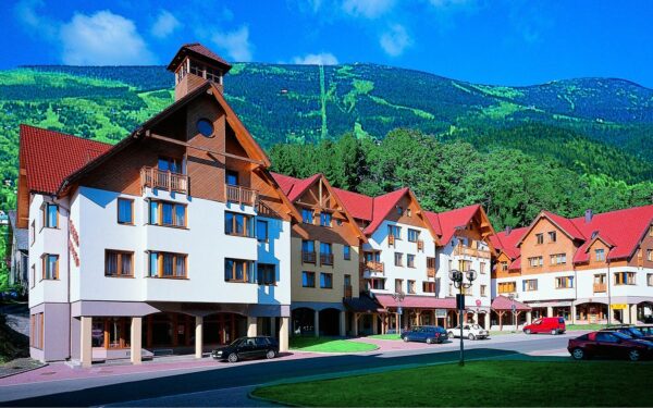 Krkonoše: Rokytnice nad Jizerou v Apartmánech Tučkin se snídaní/polopenzí a vstupem do bazénu a fitness