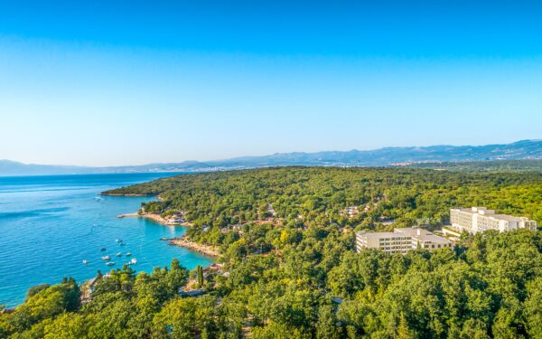 Chorvatsko: Ostrov Krk 150 m od pláže v Magal Hotelu by Aminess *** s polopenzí, fitness a animačním programem