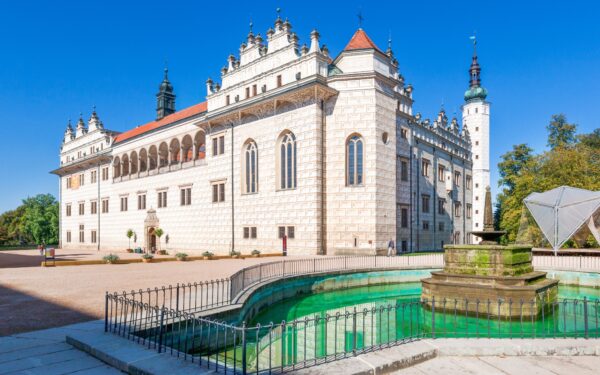 Smetanova Litomyšl (UNESCO) v Pensionu U Háje se snídaněmi, saunou, vyjížďkou na konči či vstupem do bazénu