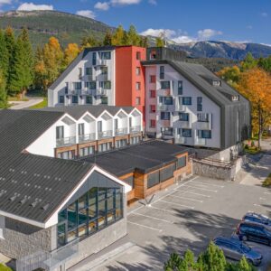 Špindlerův Mlýn: Wellness Hotel Astra *** Superior s polopenzí, krytým bazénem a saunami + jízdenky na lanovky