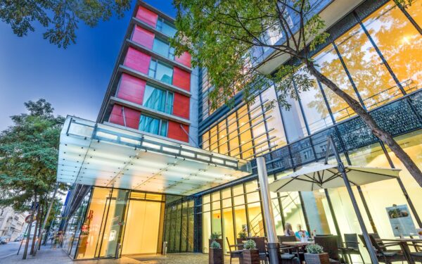 Praha přímo v centru: Hotel Vienna House by Wyndham Andel's Prague **** se snídaněmi, fitness a upgradem
