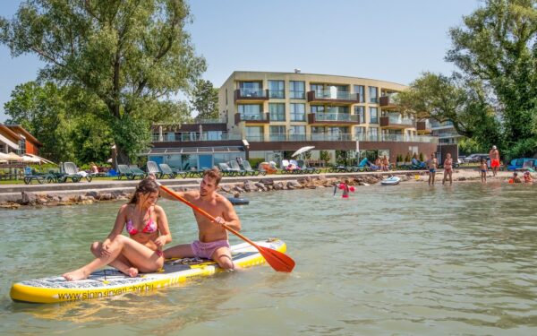 Siófok: Luxus na břehu Balatonu v Hotelu Azúr **** s polopenzí a neomezeným wellness s rozlohou 3 700 m²