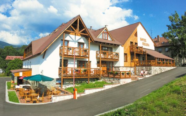 Rokytnice nad Jizerou: Hotel Helena *** s polopenzí, obědovým balíčkem, pohárem a vyžitím pro děti i sportovce