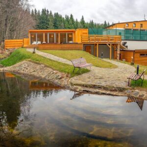 Jeseníky v Hotelu Kamzík *** s polopenzí a neomezeným wellness s bazénem a 7 saunami + 2 děti do 18 let zdarma