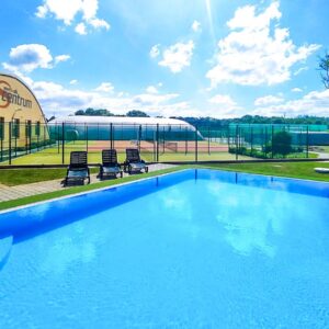 Pobyt u Prahy a zámku Konopiště: Hotel S-centrum Benešov *** s polopenzí, venkovním bazénem + privátní vířivka