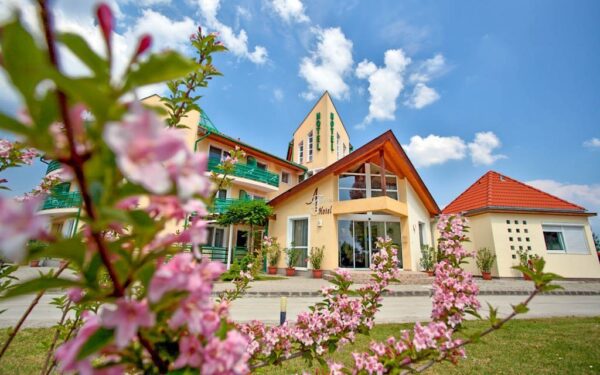 Zalakaros u lázní v Aqua Therm Hotelu *** s neomezeným wellness, snídaněmi, zapůjčením kol či minigolfem