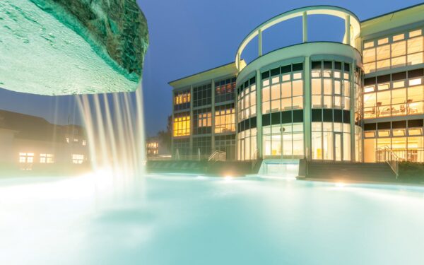 Německo: Bad Brückenau v Dorint Resort & Spa **** se snídaní + vstup do wellness s bazény, 4 saunami + fitness