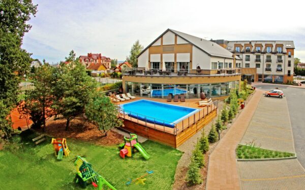 Baltské moře pár kroků od pláže: Tristan Hotel & SPA **** s polopenzí, neomezeným wellness a vyžitím pro děti