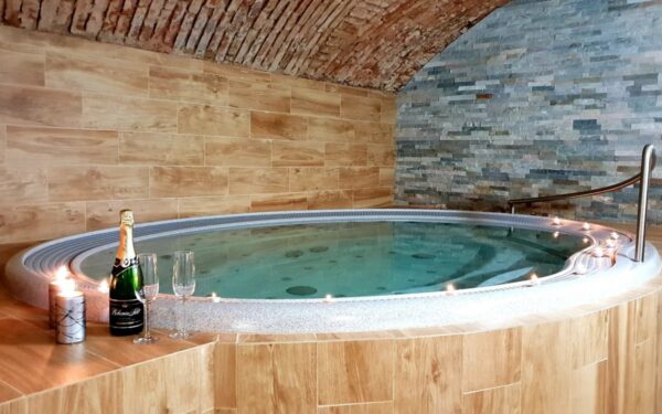 CHKO Žďárské vrchy u Pohádkové vesničky v Hotelu Sněžné *** s wellness (vířivka a 2 sauny) a polopenzí