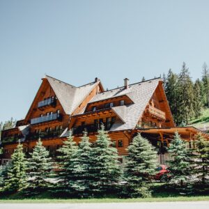 Slovensko: Kysuce v Hotelu Marlene **** s polopenzí, neomezeným wellness s bazénem, vířivkou a saunami + tenis
