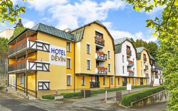 Mariánské Lázně ve Spa Hotelu Děvín ***superior s polopenzí, saunou, vstupem do bazénu a až 2 procedurami