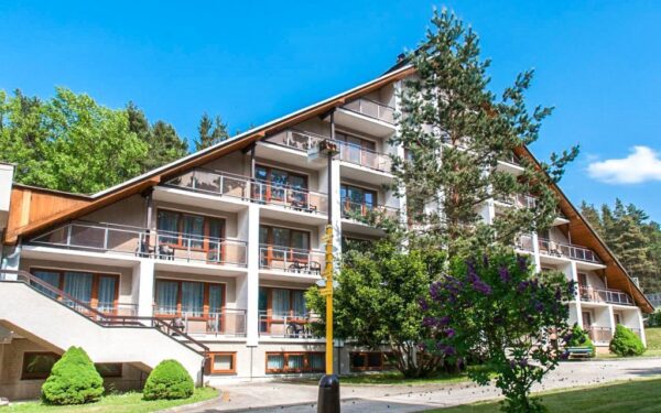 Bílé Karpaty: Víkend v Hotelu Radějov **** s polopenzí, degustací, neomezenou konzumací vína a wellness