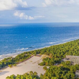 Baltské moře na pláži: Neptuno Resort & Spa **** s polopenzí, neomezeným wellness a parádním vyžitím pro děti