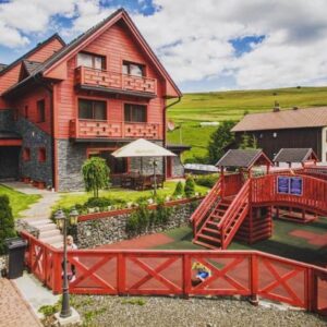 Belianské Tatry: Ždiar ve Winter & Summer Resortu *** s polopenzí, privátní vířivkou a dětským koutkem