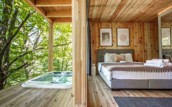 Národní park Bukové hory v luxusním dřevěném domku v Treehouses Noszvaj se snídaní a privátní vířivkou + sauna