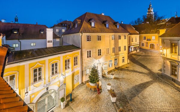 Český Krumlov přímo v centru: Luxusní Bellevue Hotel **** se snídaní, privátní saunou, sektem a Krumlov Card