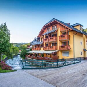 Rakouské Alpy ve Sporthotelu Dachstein West *** s polopenzí, saunovým světem a lázněmi Lungötz Forest + BBQ
