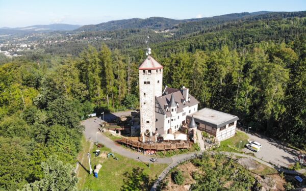 Liberec ve stylovém Hotelu Liberecká výšina *** s rozhlednou + polopenze, poukaz na kávu a zajímavé slevy