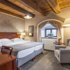 Praha: Romantický Pytloun Zámecký Hotel Ctěnice **** v pokoji Deluxe se snídaněmi, tapas + vstupy na výstavy