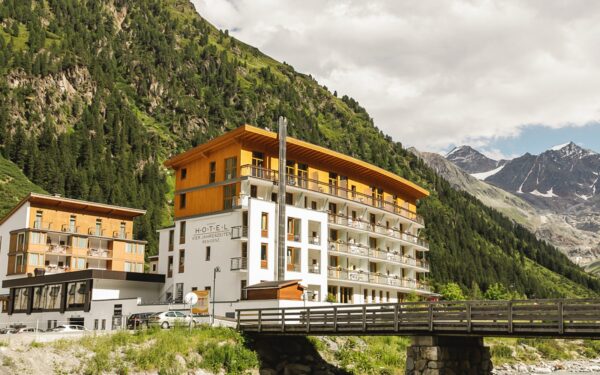 Tyrolsko u ledovce Pitztal v Hotelu Vier Jahreszeiten Pitztal ****+ s luxusním wellness (1 400 m²) + polopenze