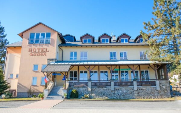 CHKO Český les na Plzeňsku: Horský Hotel Sádek *** s polopenzí a privátním wellness s vířivkou a infrasaunou