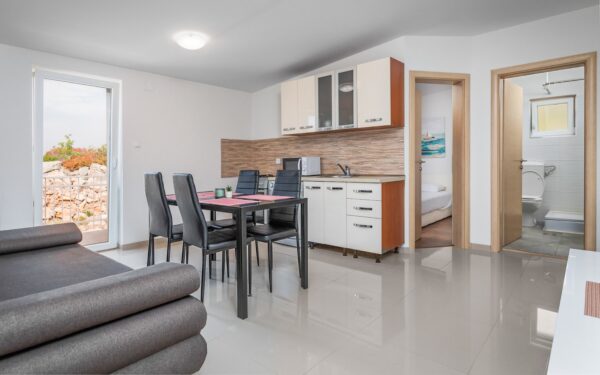 Letovisko Karlobag jen 400 m od pláže v Magdalena Apartments pro 4 či 6 osob + grilování