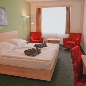 CHKO Šumava: Volary v Městském Hotelu Bobík *** s polopenzí, Nordic Walking holemi a 20% slevou na procedury