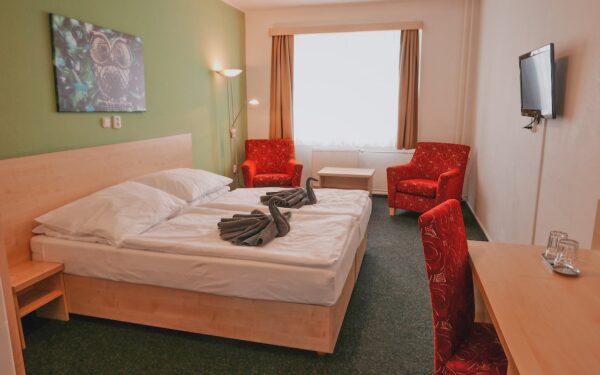 CHKO Šumava: Volary v Městském Hotelu Bobík *** s polopenzí, Nordic Walking holemi a 20% slevou na procedury