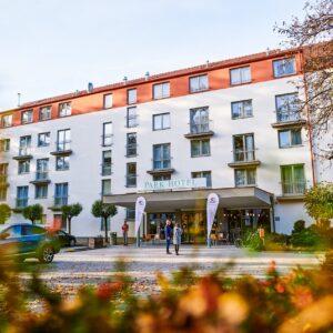 Hluboká nad Vltavou u zámku: LH Parkhotel Hluboká **** se snídaní, jednou večeří a vstupem do wellness + kola