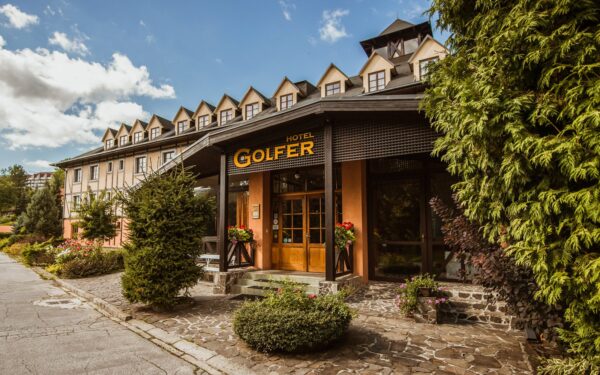Pobyt u Kremnického hradu: Hotel Golfer *** s polopenzí, bazénem, saunami a vyžitím pro děti i sportovce