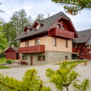 Vysoké Tatry: Pobyt ve Ville Domino se snídaní, sladkým dárkem, hydromasážní vanou a slevou do wellness centra