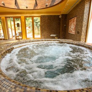 Balaton 300 m od jezera: Wellness Hotel Laroba **** s polopenzí, sklenkou vína a neomezeným bazénem + sauny