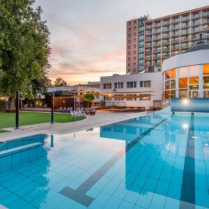 Lázně Hajdúszoboszló: Relaxace v Hotelu Barátság *** s termálním wellness s bazény a saunami + polopenze
