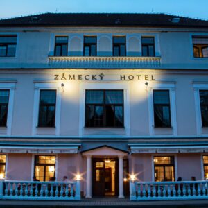 Vranov nad Dyjí jen 1 km od zámku: Grandhotel Sluchátko *** se snídaní či polopenzí s degustačním menu