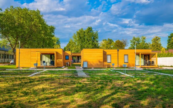 Mezőkövesd ve stylové chatce až pro 5 osob v Zsóry Liget Resortu **** + sleva na vstup do termálních lázní