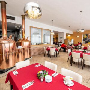 CHKO Šumava v Městském Hotelu Bobík *** s polopenzí, vstupem do bazénu, 3 procedurami a Nordic Walking holemi