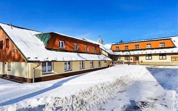 Beskydy v blízkosti ski areálů v Hotelu Budoucnost s polopenzí, privátním wellness (vířivka, sauna) a fitness