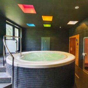 Pobyt 3 km od centra Karlových Varů: Parkhotel Carlsbad Inn **** s privátním wellness, procedurou a polopenzí