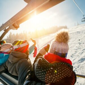 Krušné hory u Klínovce a českých i německých ski areálů v Horském Hotelu Arnica *** s polopenzí a láhví vína