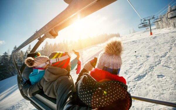 Krušné hory u Klínovce a českých i německých ski areálů v Horském Hotelu Arnica *** s polopenzí a láhví vína