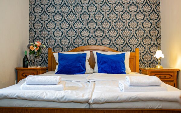 Praha jen 20 minut od centra v klidné lokalitě: Hotel Golden Golem *** se snídaněmi a 25% slevou v restauraci
