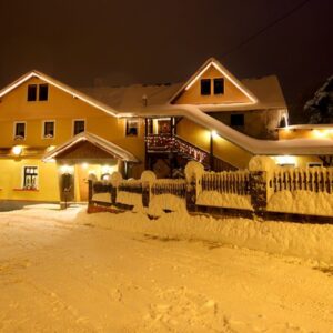 Krušné hory přímo u sjezdovky v Hotelu Švejk *** se snídaněmi a dětskou hernou + dítě do 10 let zdarma