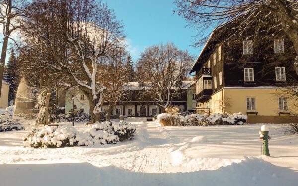 Jeseníky v Karlově Studánce: Hotel Džbán *** se vstupem do Thermal Parku a polopenzí + dárkový balíček a slevy