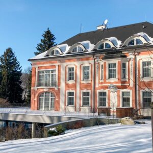 Jeseníky: Dovolená v Hotelu Villa Regenhart **** se snídaní nebo polopenzí a neomezeným bazénem + saunový svět