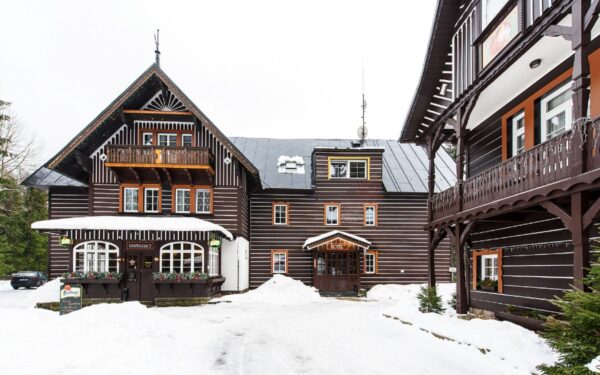 Špindlerův Mlýn: Pobyt u ski areálů v Hotelu Tři růže ***+ s polopenzí, aquaparkem či bobovou dráhou a saunou