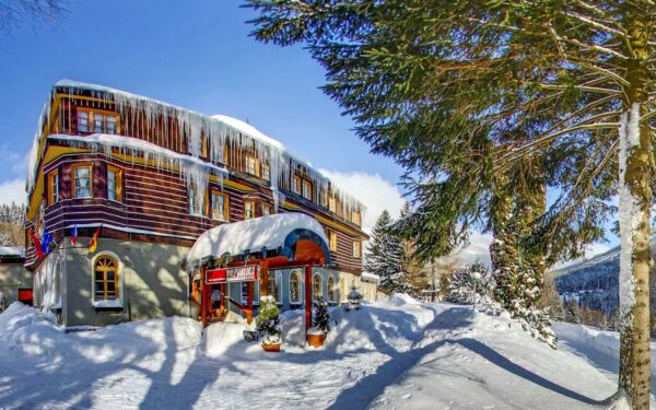Špindlerův Mlýn u sjezdovek: Alpský Hotel ***+ s polopenzí, neomezeným wellness, masáží, zmrzlinou a kávou