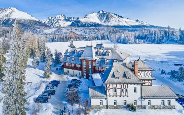 Štrbské pleso ve vyhlášeném Hotelu Solisko **** s polopenzí, neomezeným wellness a vstupem na Věž snů + drink
