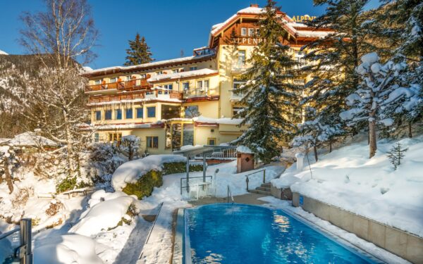 Rakouské Alpy 500 m od sjezdovky v Hotelu Alpenblick *** s bohatým wellness, termálním bazénem a polopenzí